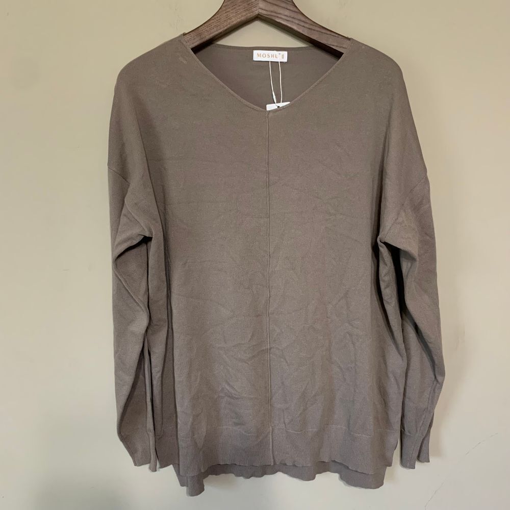 Moshu NWT Tan V-Neck Sweater XXL Lightweight Office/Work